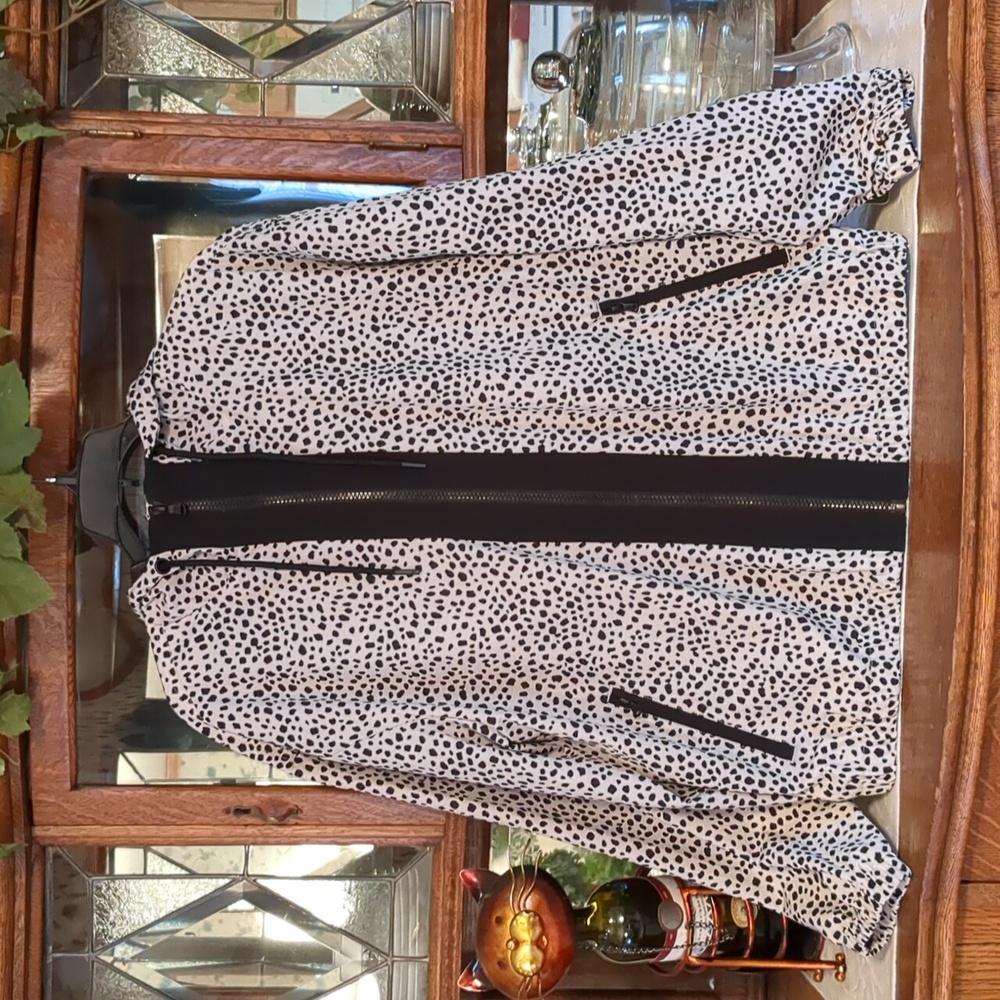 NWT Lou & Grey Hooded Windbreaker Jacket And Short Set Size XS/S - Picture 3 of 16